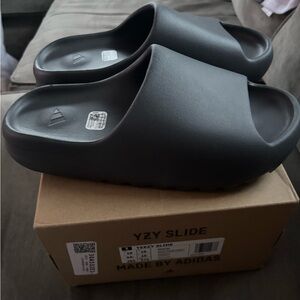Adidas Yeezy Slide in Grey (Granite), Size Mens 10